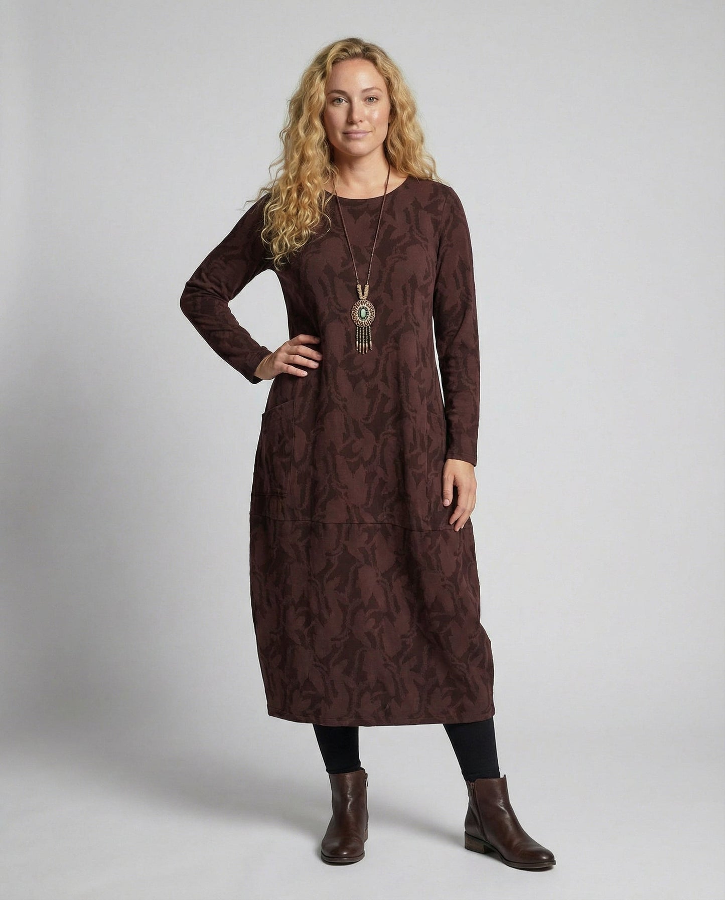 Alice - Casual Women's Maxi Dress with Long Sleeves and Round Neckline