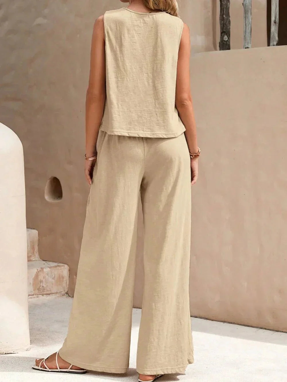 Chloe - Casual Women's Linen Set with Sleeveless Top and Wide Leg Trousers