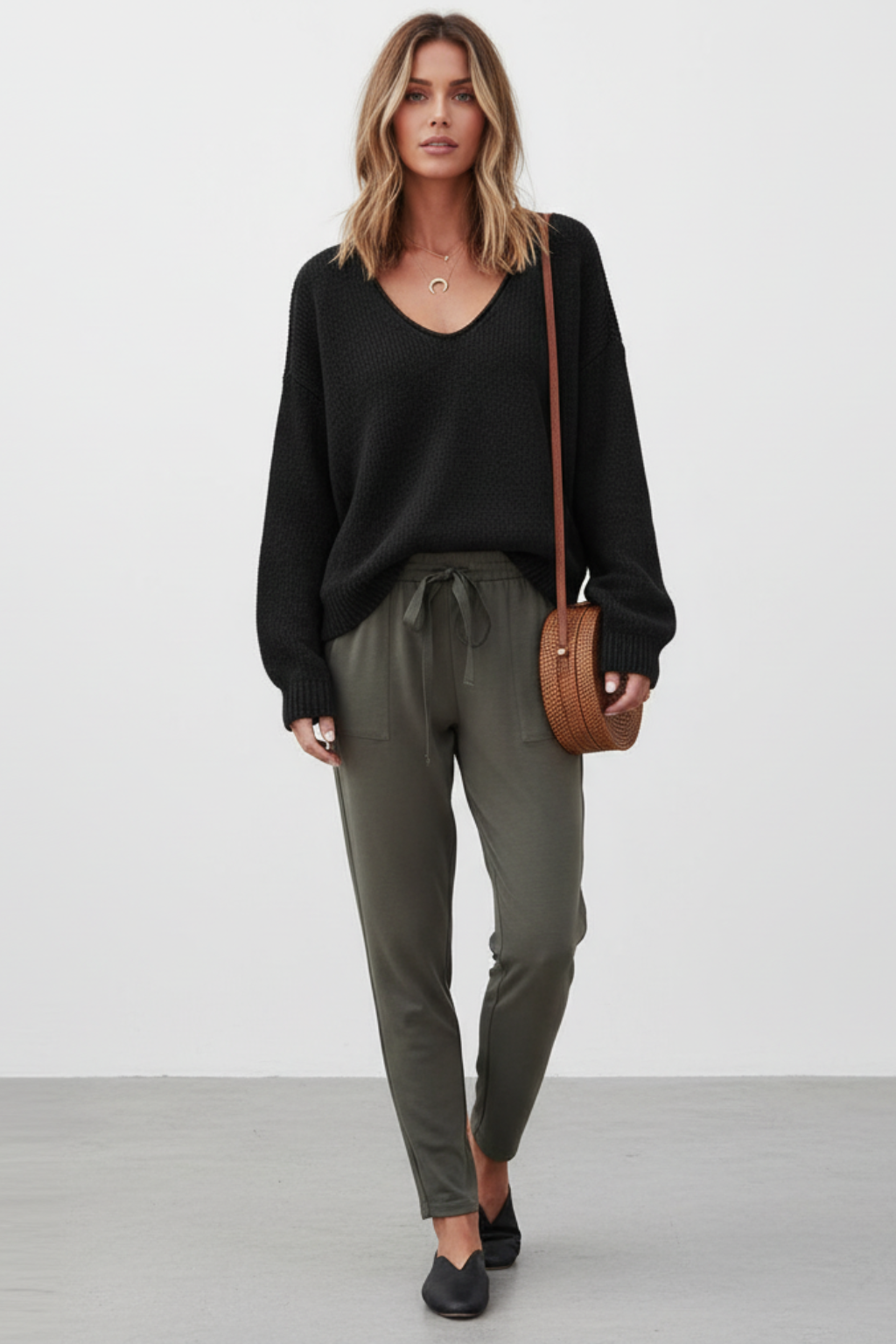 Sophie - Women's Oversized Knitted Jumper for Autumn with V-Neck Detail