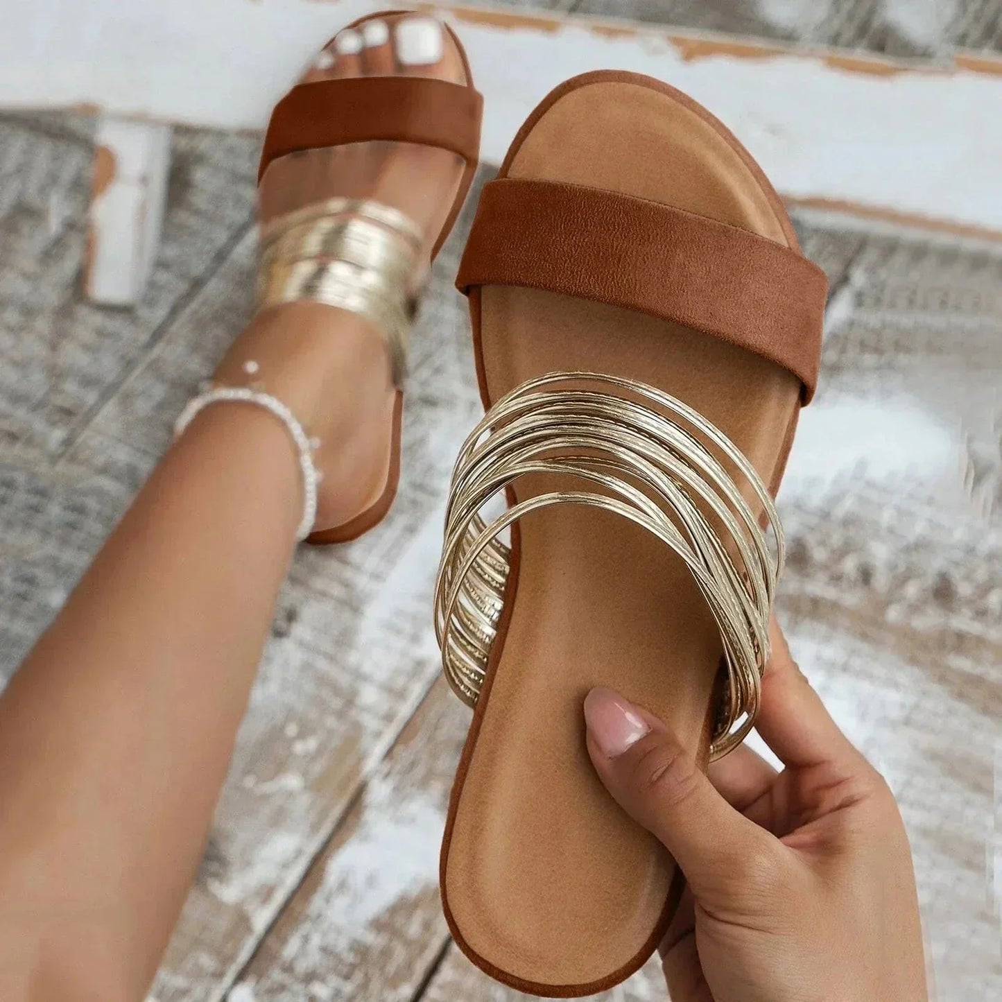 Stella - Chic Women's Orthopedic Flat Sandals with Dual Strap and Multi-Wire Gold Detail